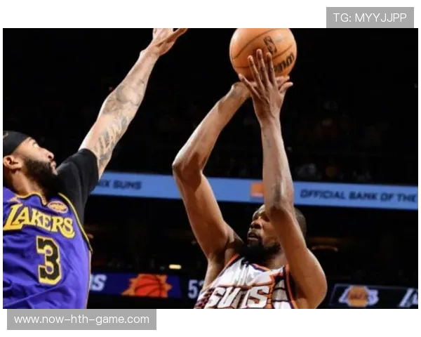 魔术防守轮转到位，对手空位也难投，篮球轮转防守