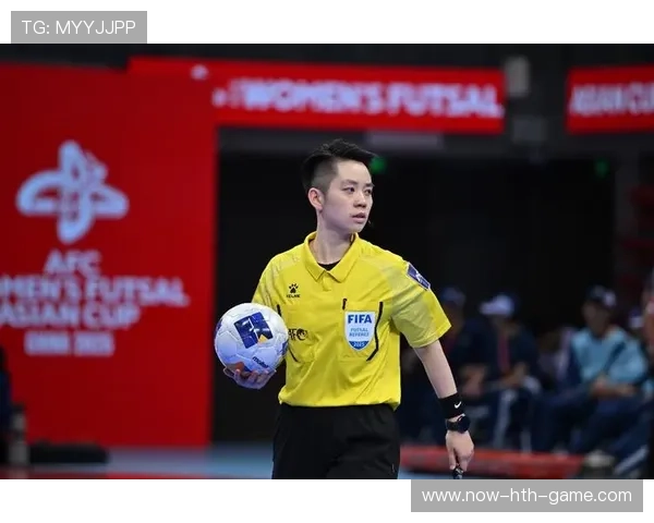 职业裁判执裁瞬间的准确性：他是如何通过站位选择规避视线遮挡的（464 ）